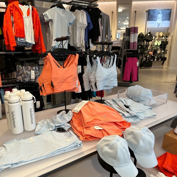 Meet your Posher, Jill’s.Lulu - Picture 3 of 3